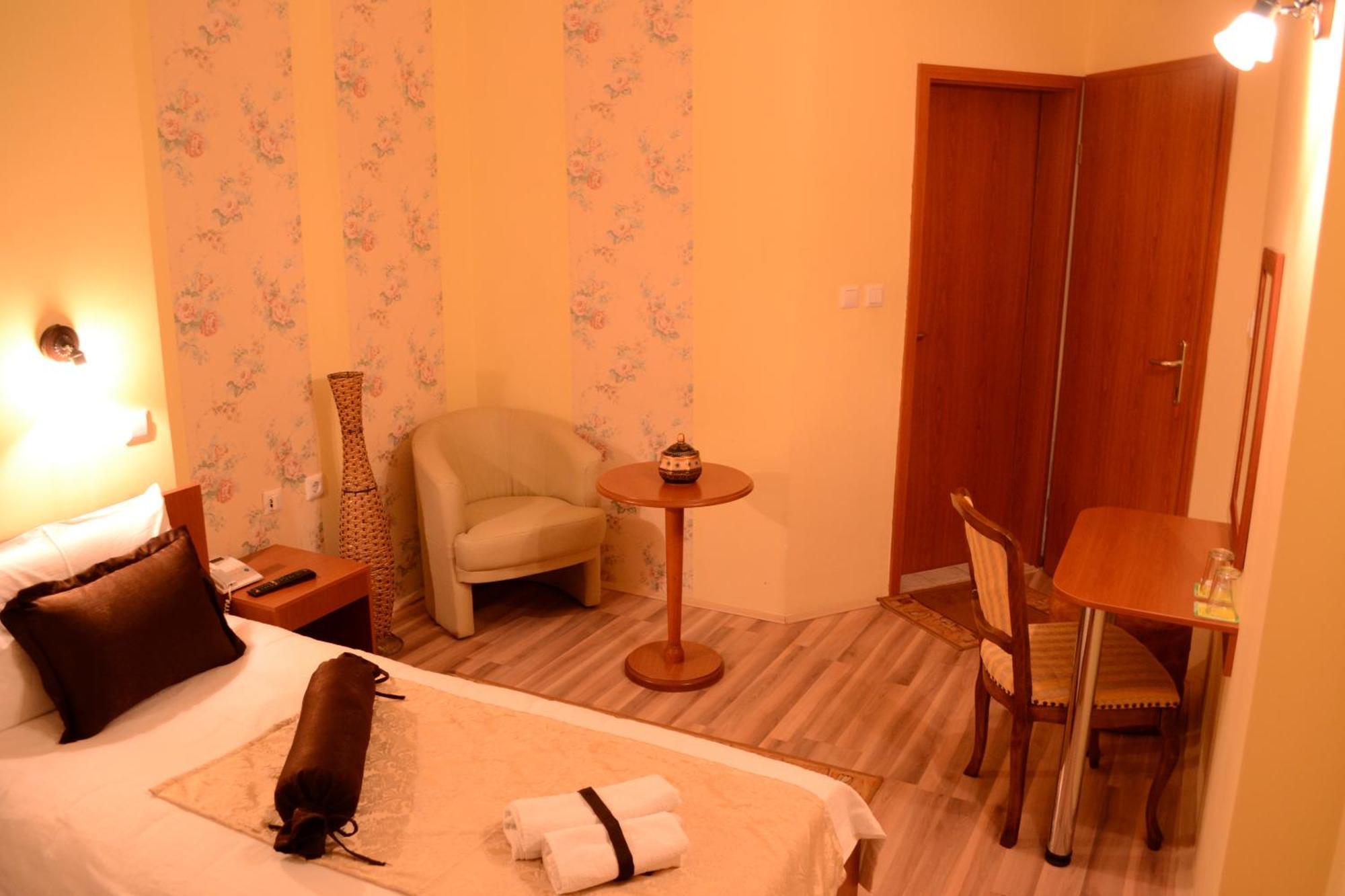 Hotel Pine Скопие Стая снимка