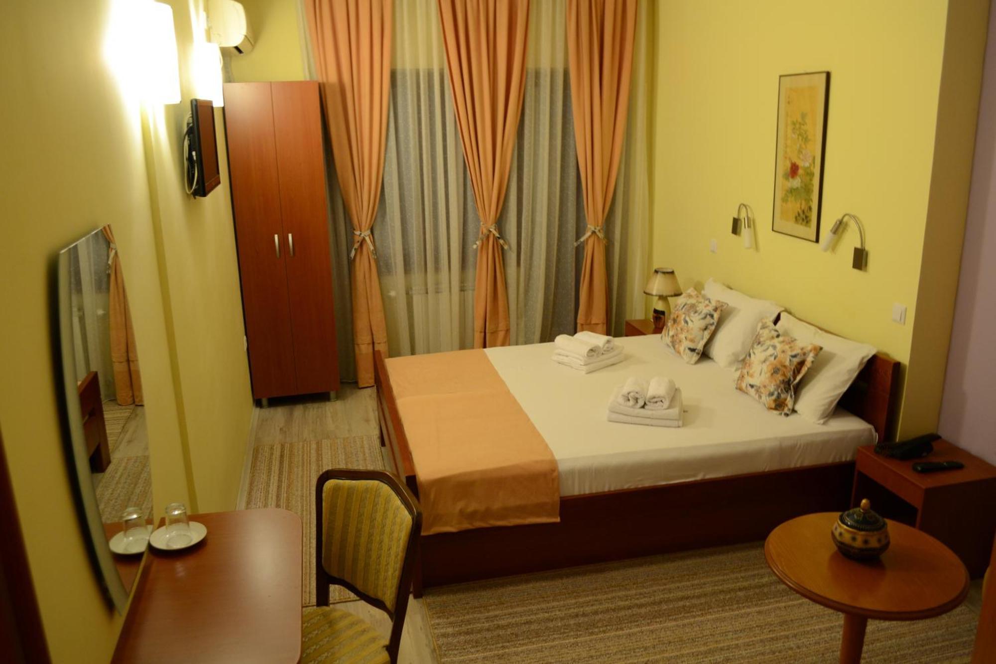 Hotel Pine Скопие Стая снимка