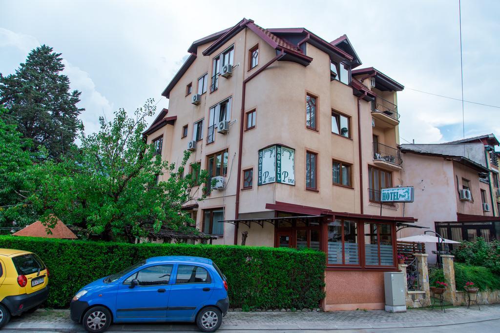 Hotel Pine Скопие Екстериор снимка