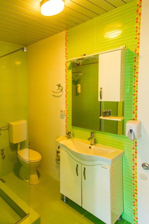 Hotel Pine Скопие Екстериор снимка