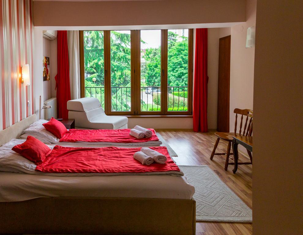 Hotel Pine Скопие Екстериор снимка