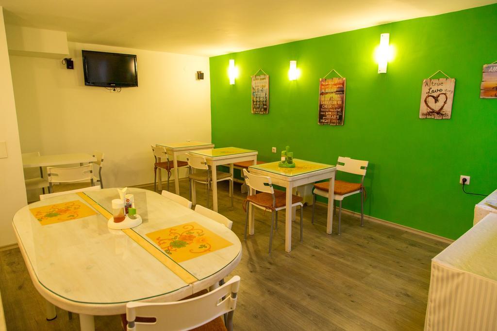 Hotel Pine Скопие Екстериор снимка