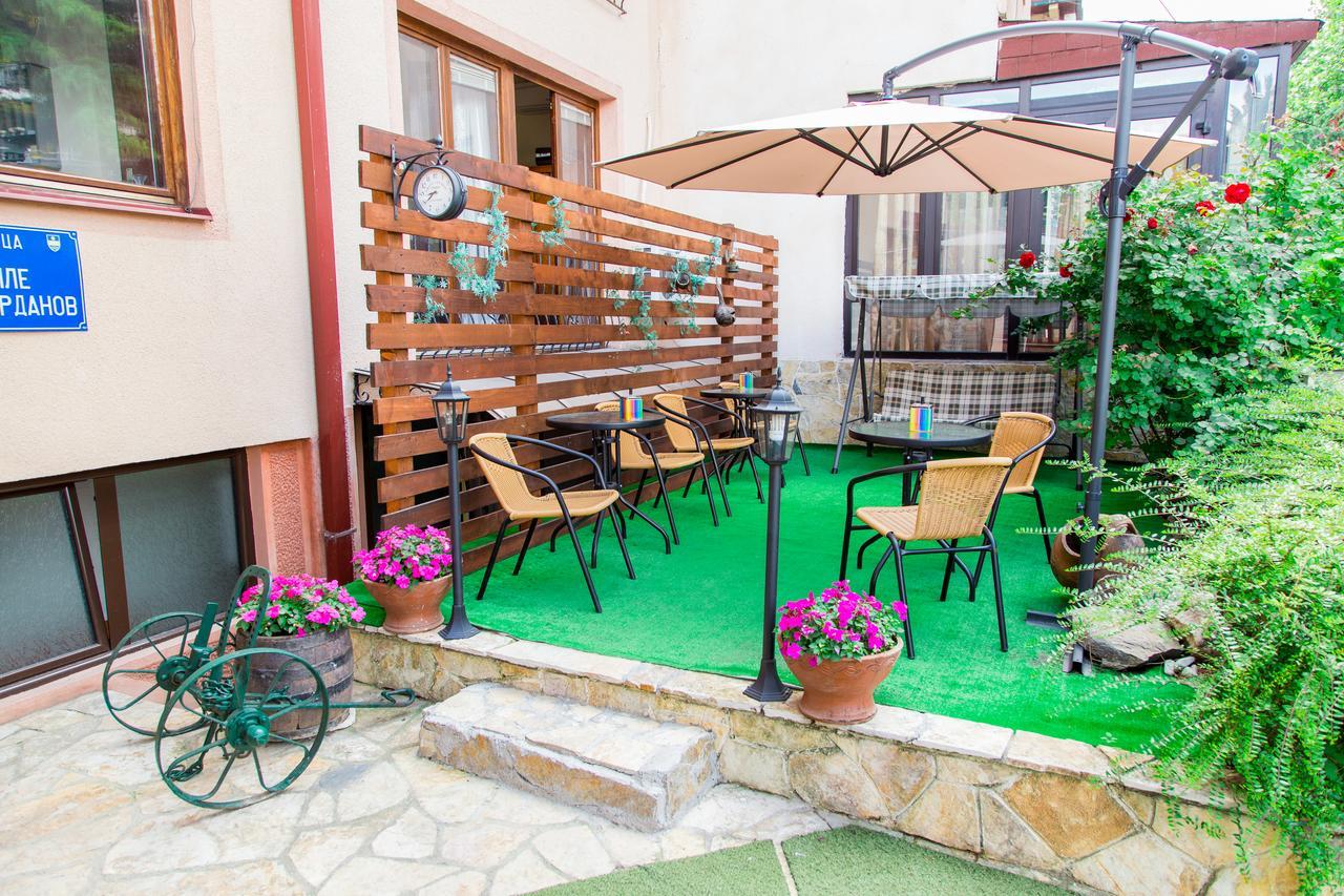 Hotel Pine Скопие Екстериор снимка