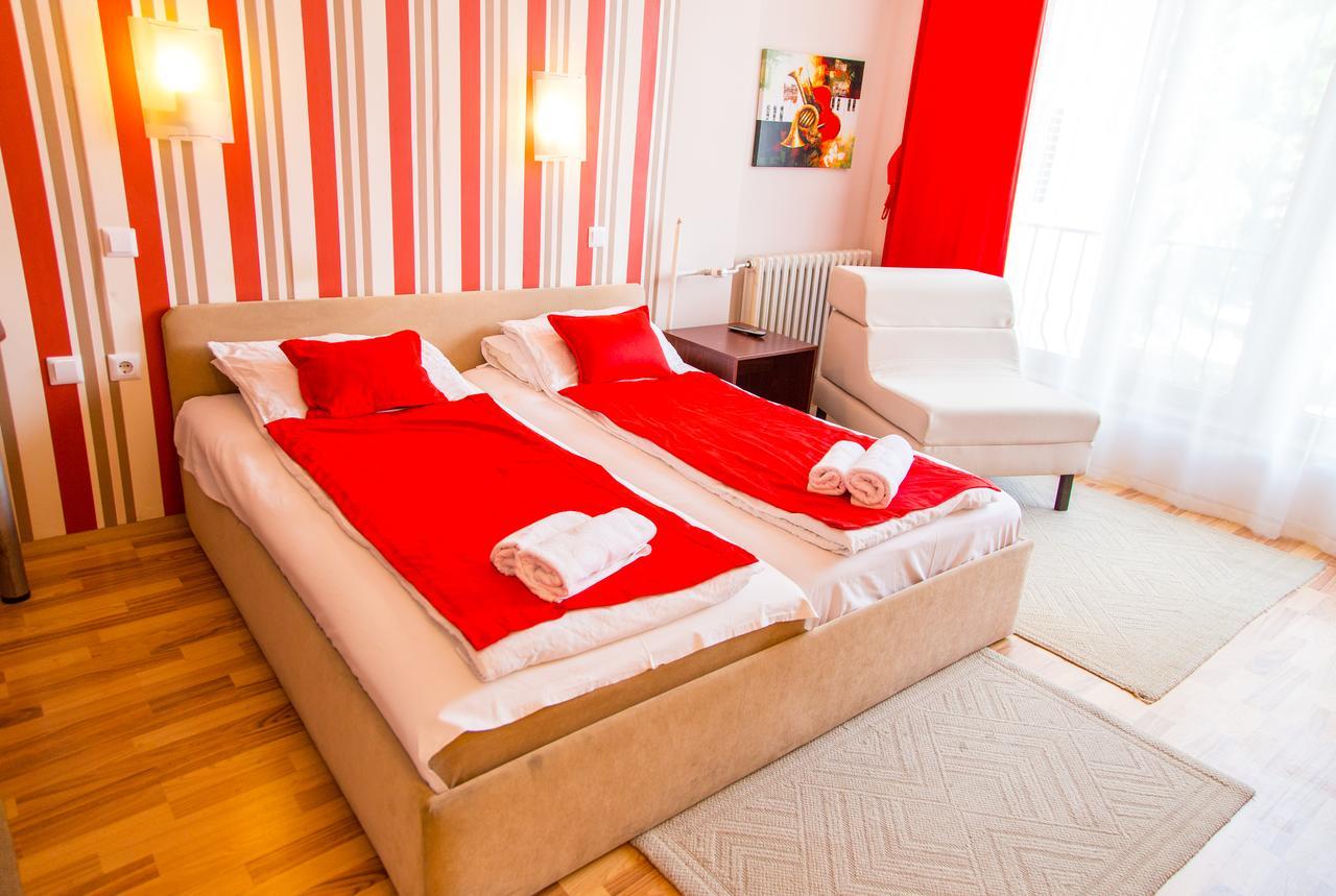 Hotel Pine Скопие Екстериор снимка
