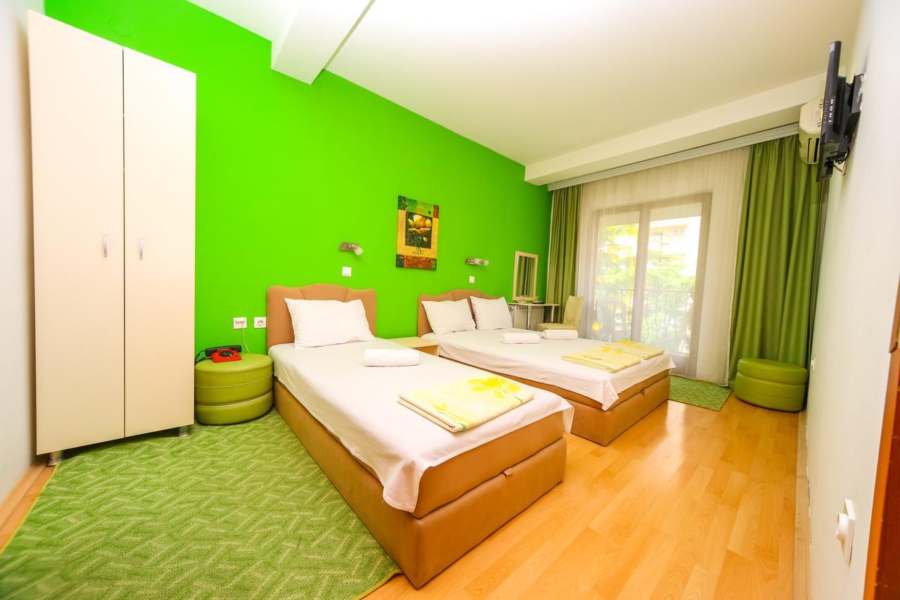 Hotel Pine Скопие Екстериор снимка