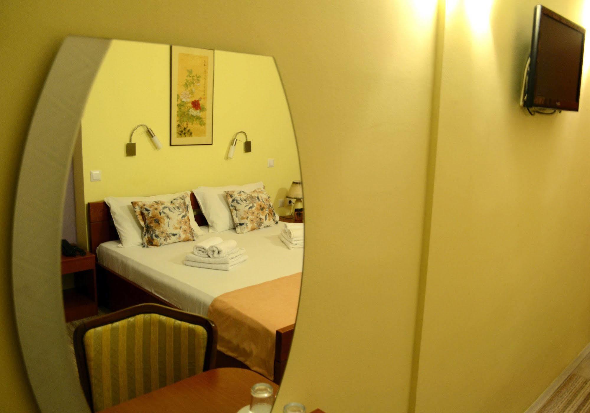Hotel Pine Скопие Екстериор снимка
