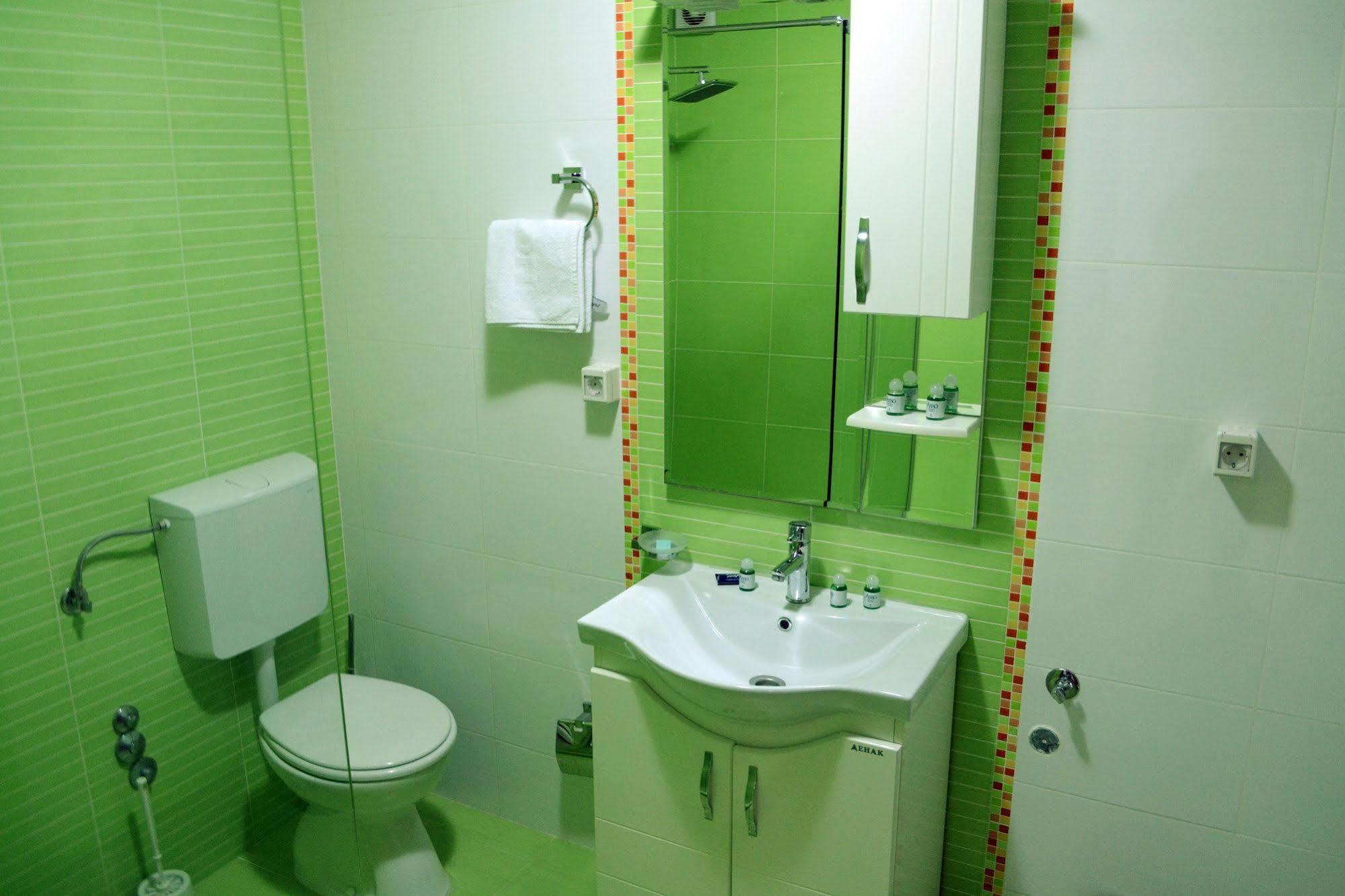 Hotel Pine Скопие Екстериор снимка