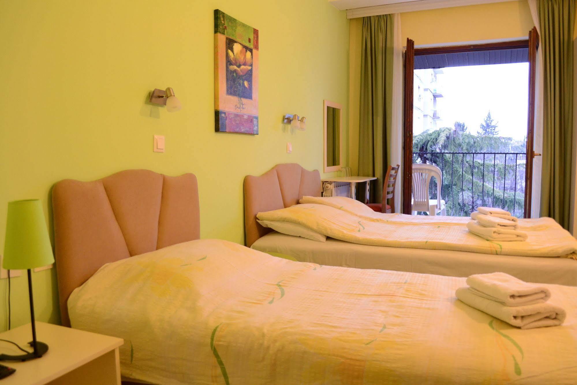 Hotel Pine Скопие Екстериор снимка