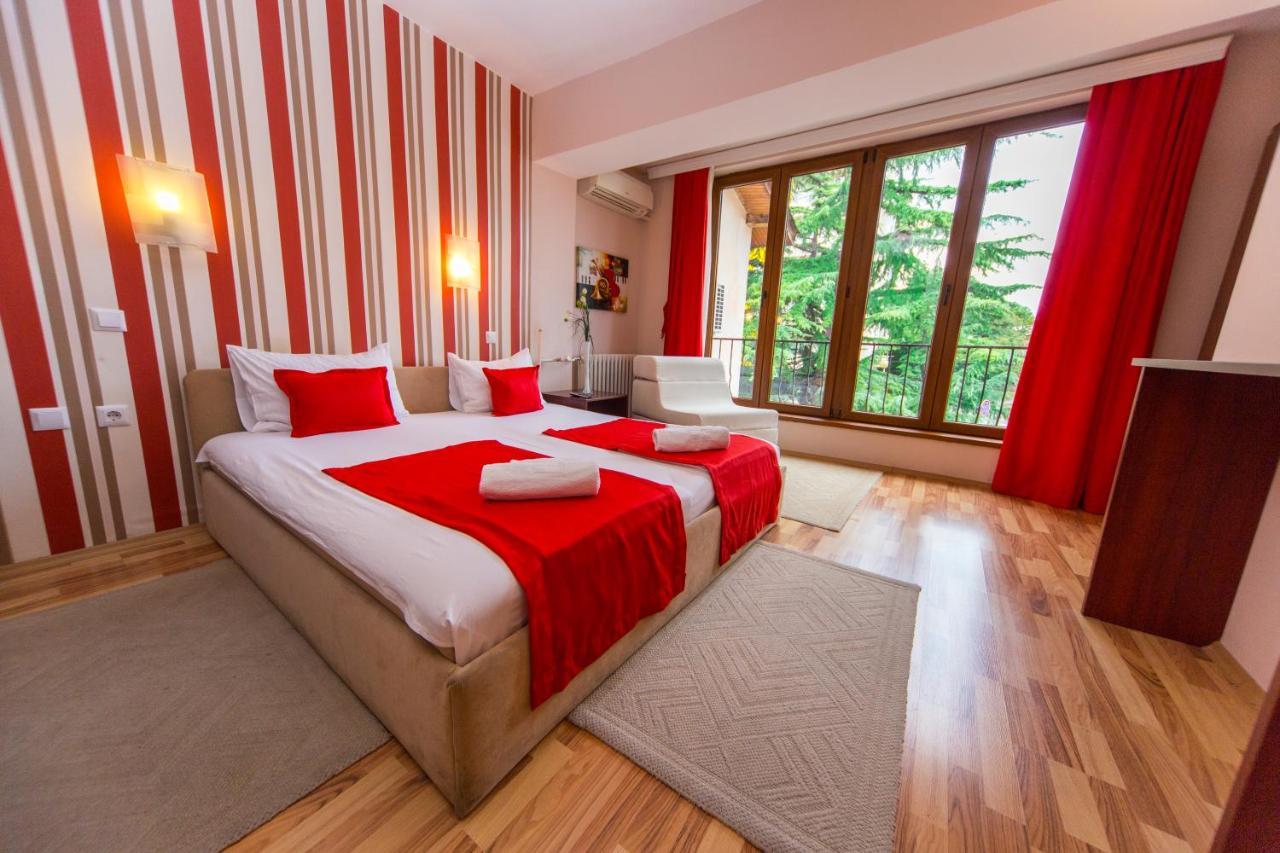 Hotel Pine Скопие Екстериор снимка