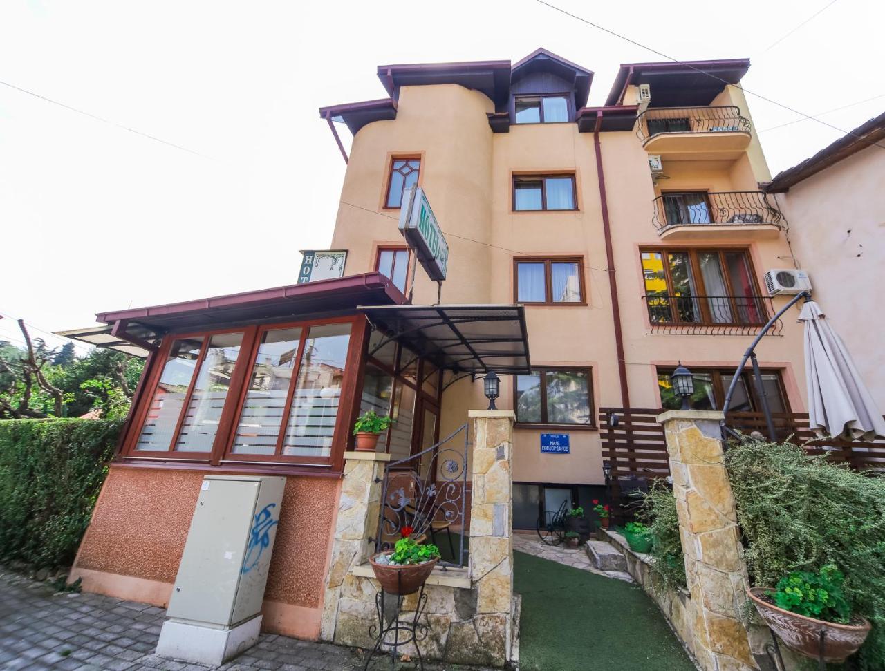 Hotel Pine Скопие Екстериор снимка