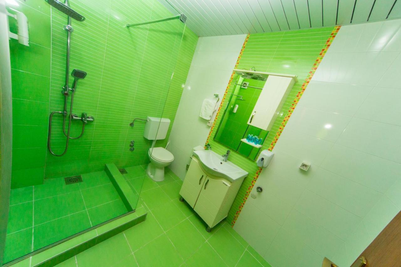 Hotel Pine Скопие Екстериор снимка